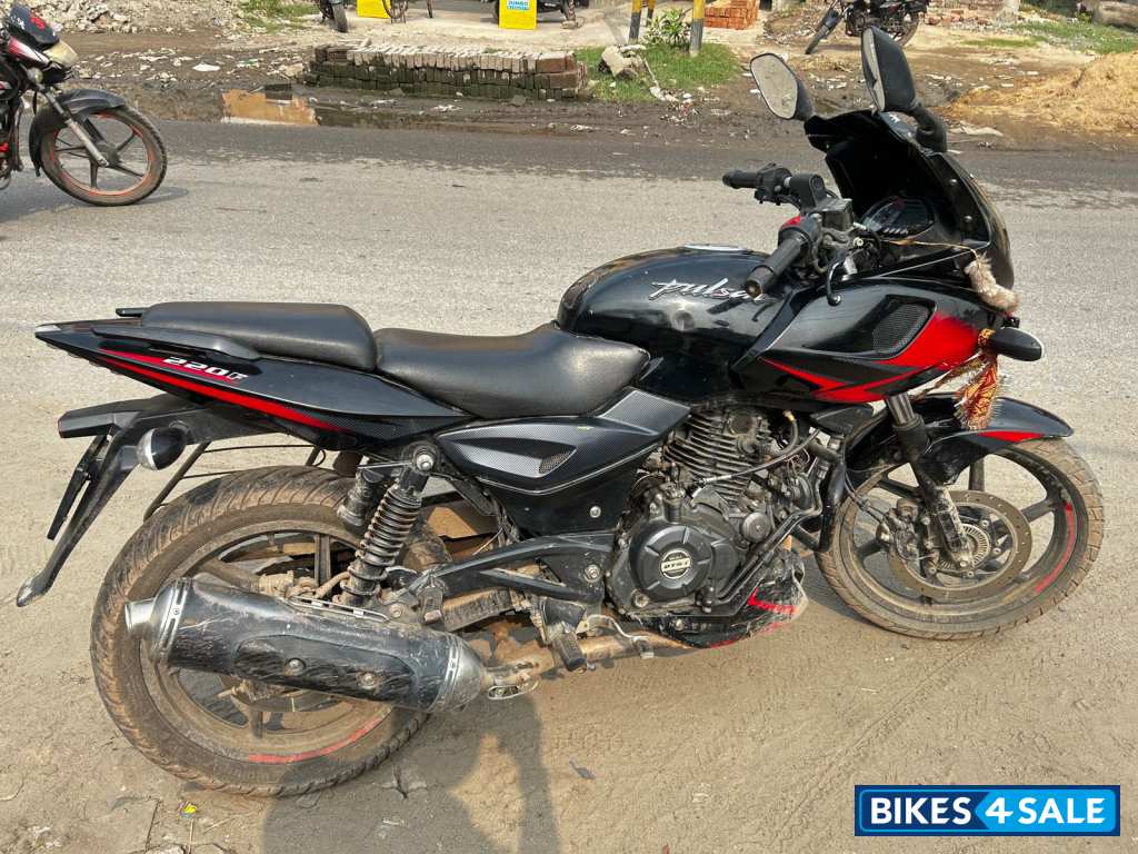 Bajaj Pulsar 220F BS6