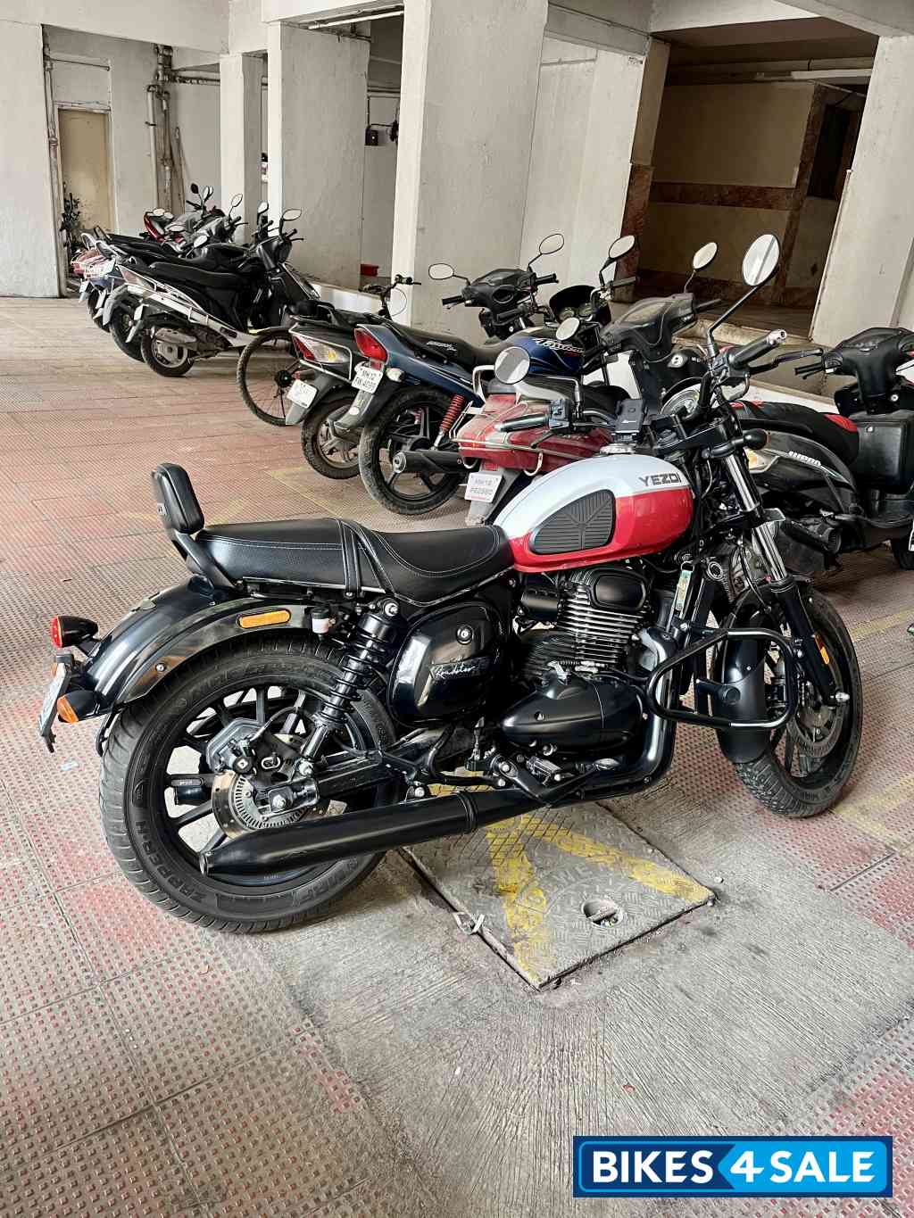 Crimson Dual Tone Yezdi Roadster Dual Tone