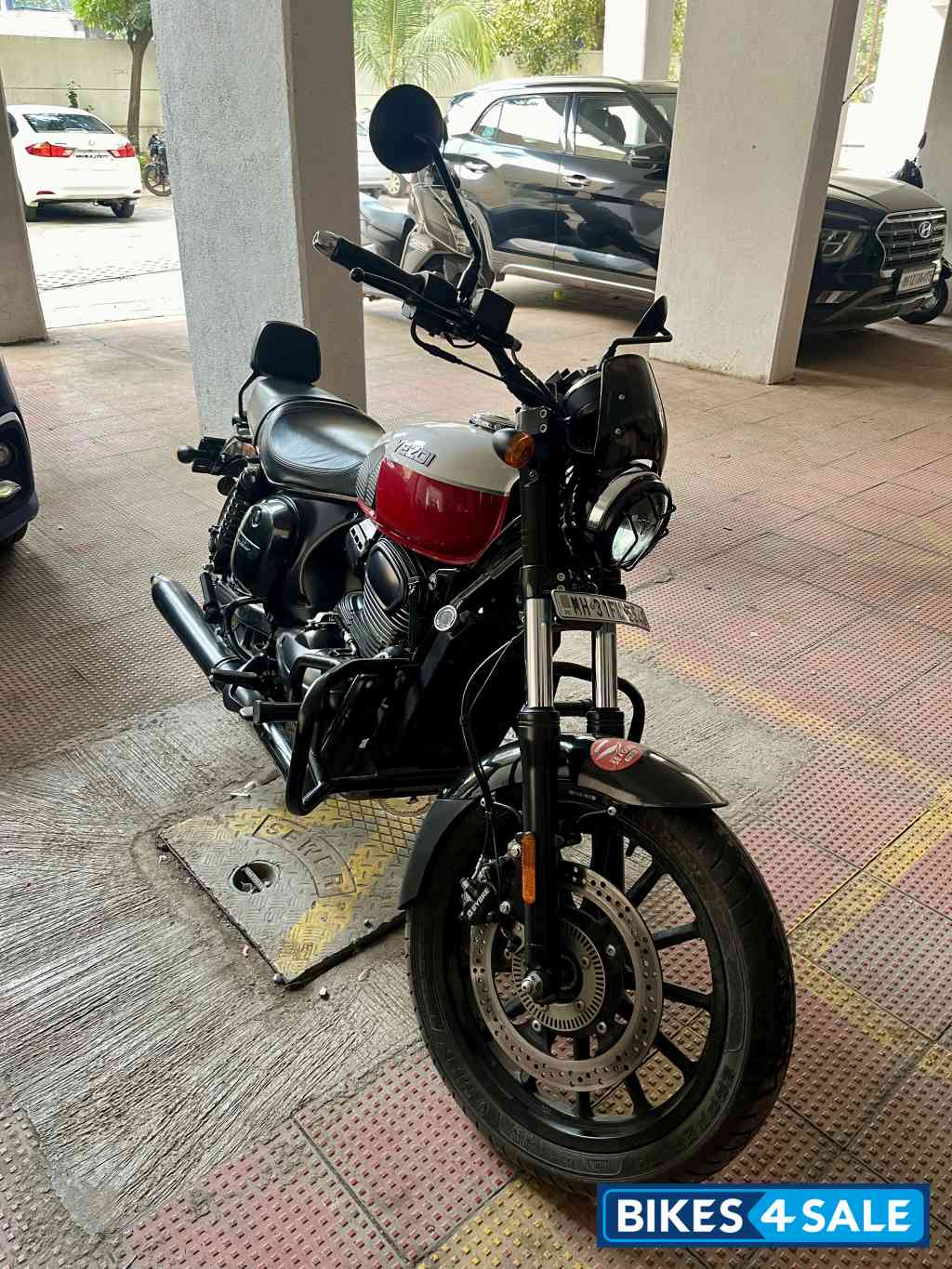 Crimson Dual Tone Yezdi Roadster Dual Tone