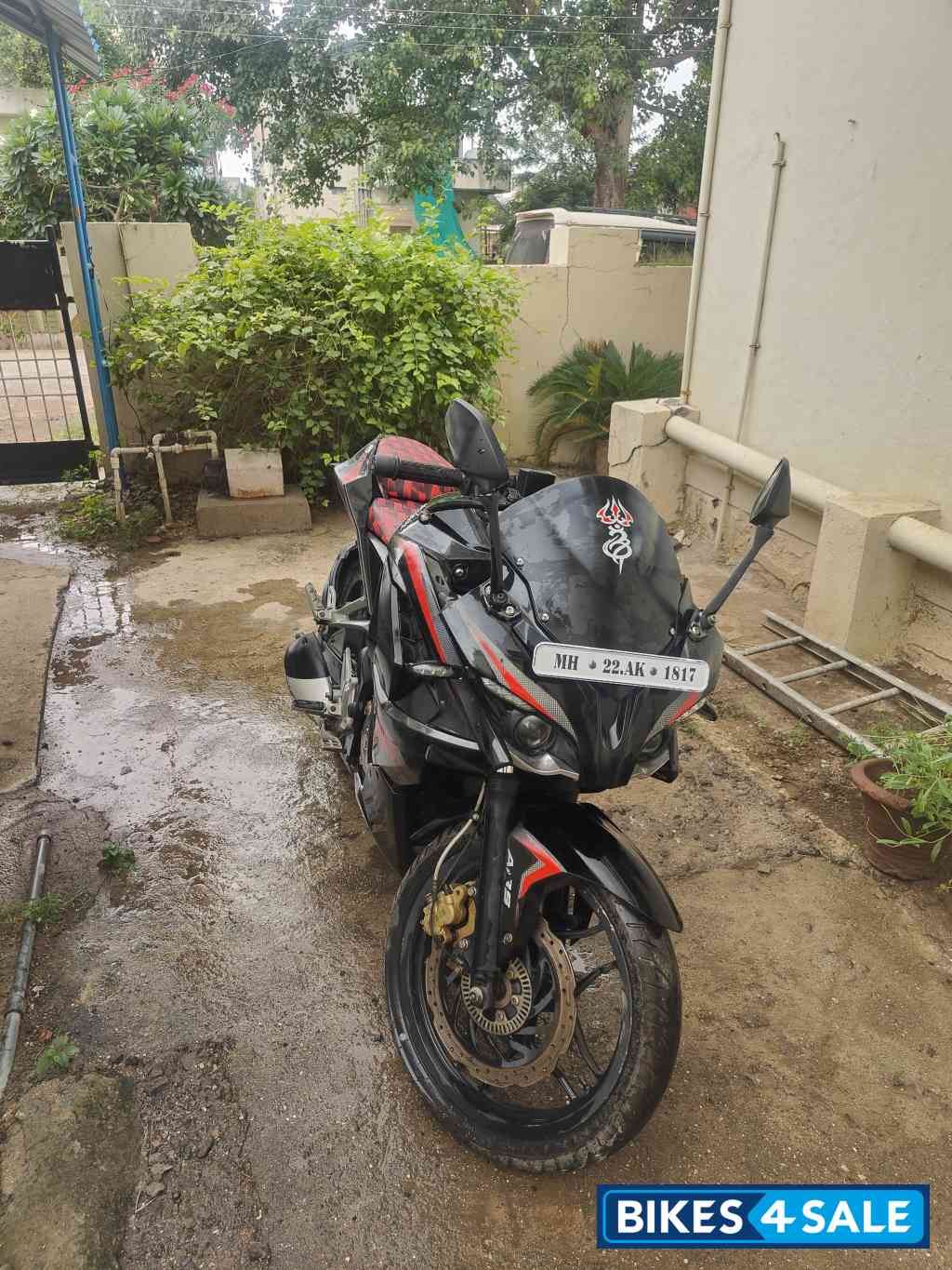 Bajaj Pulsar RS 200 ABS
