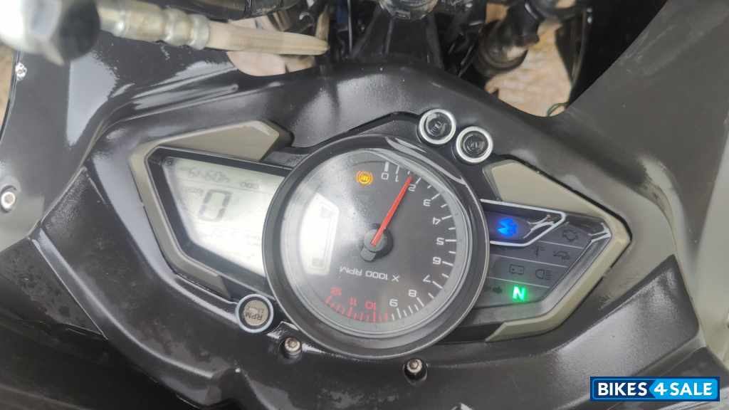 Bajaj Pulsar RS 200 ABS