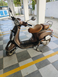 Vespa Elegante