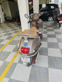 Vespa Elegante