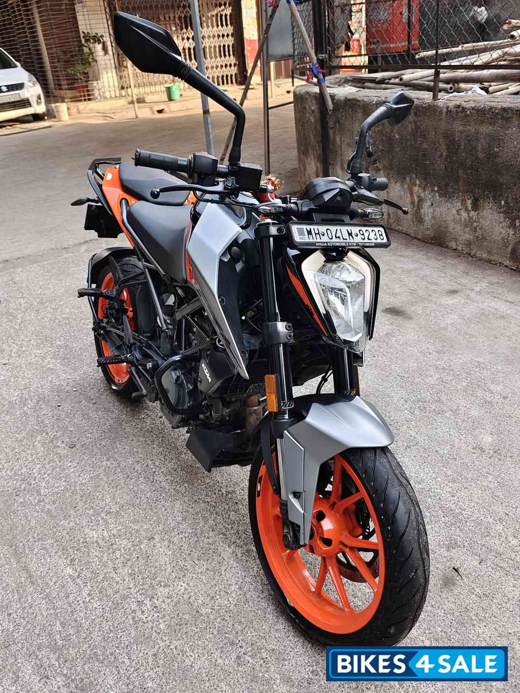 Metalic Grey KTM Duke 200