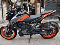Metalic Grey KTM Duke 200