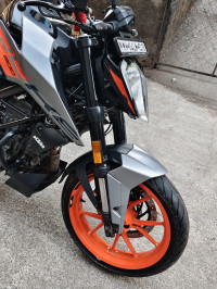Metalic Grey KTM Duke 200