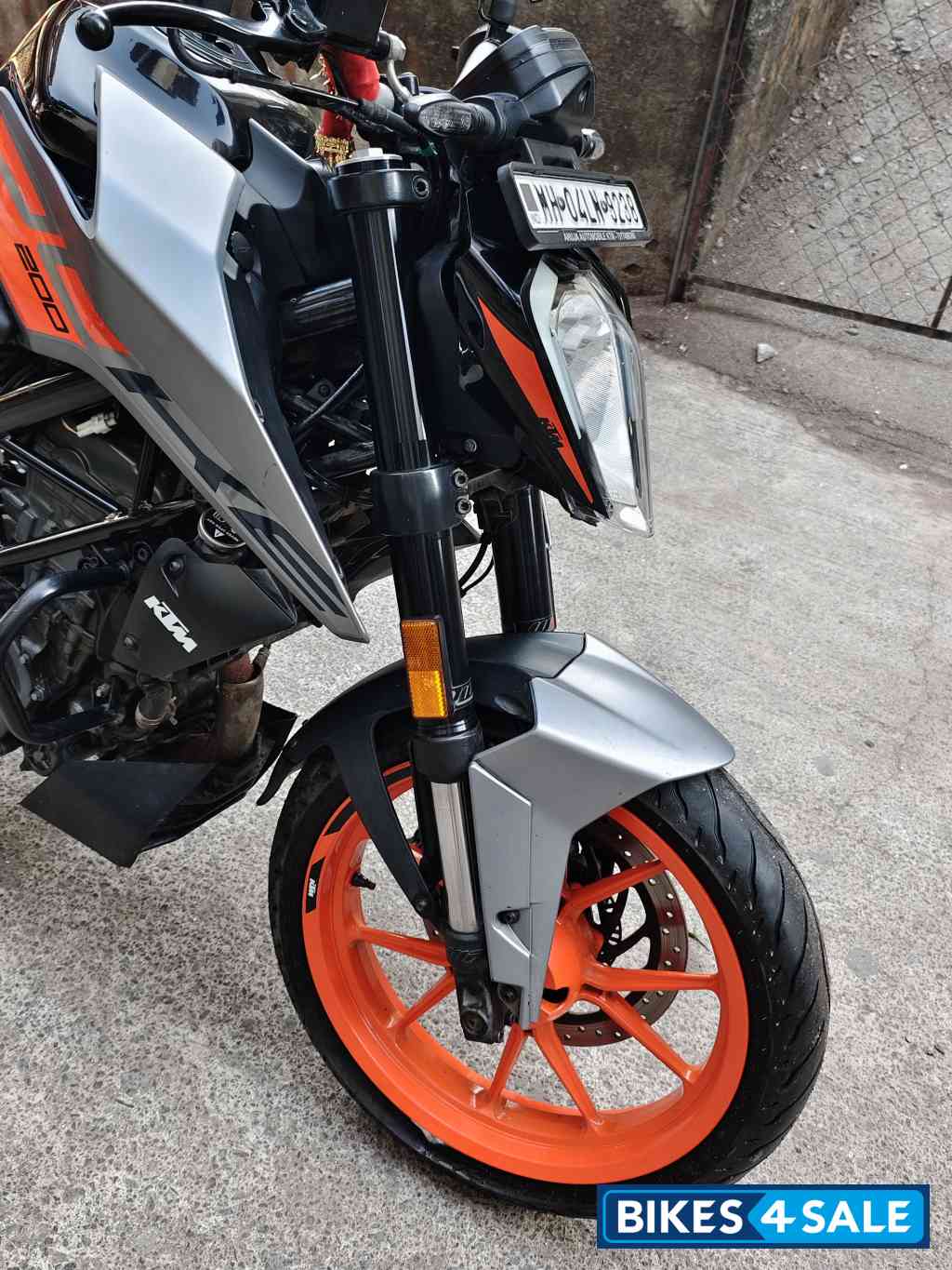 Metalic Grey KTM Duke 200