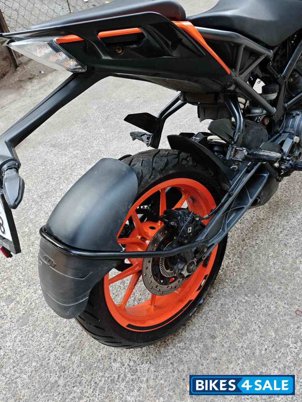 Metalic Grey KTM Duke 200