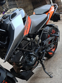 Metalic Grey KTM Duke 200