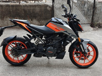 Metalic Grey KTM Duke 200