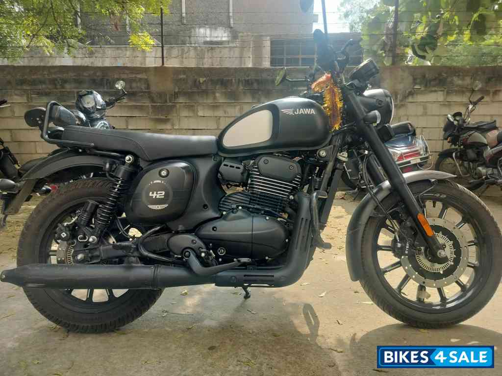 Jawa 42 Dual Channel ABS Cosmic Carbon