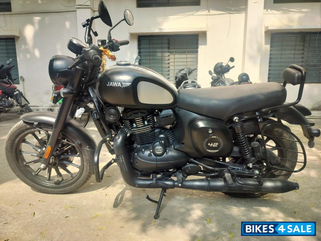 Jawa 42 Dual Channel ABS Cosmic Carbon