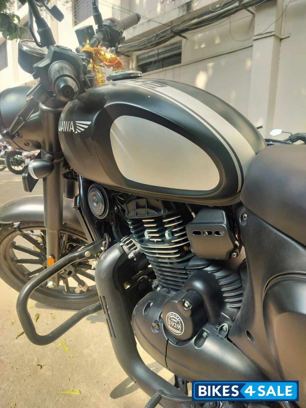 Jawa 42 Dual Channel ABS Cosmic Carbon