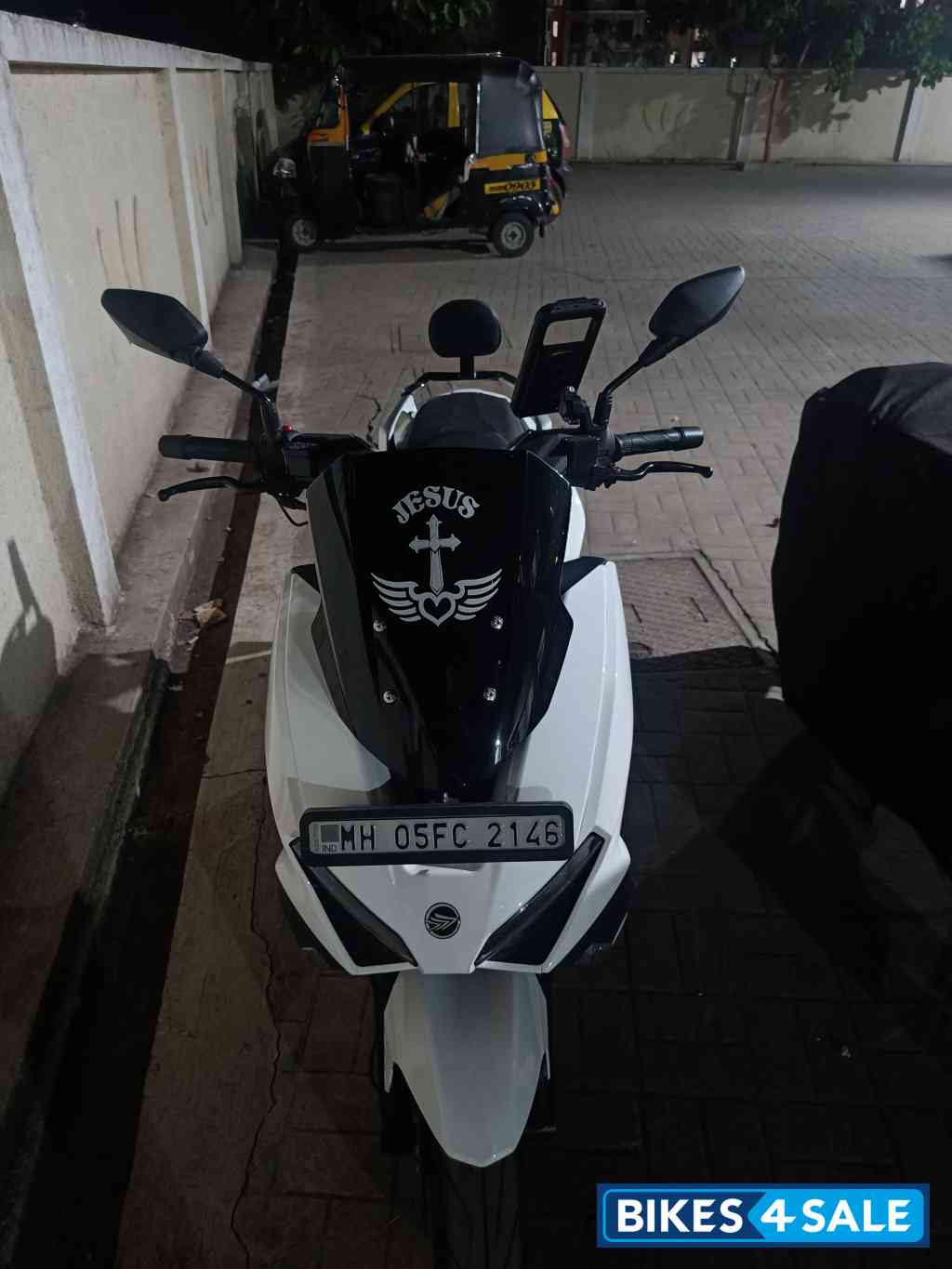 White Keeway Vieste 300