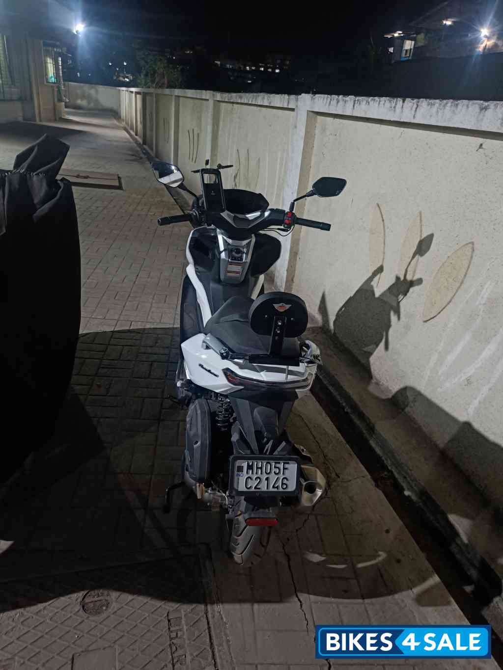 White Keeway Vieste 300