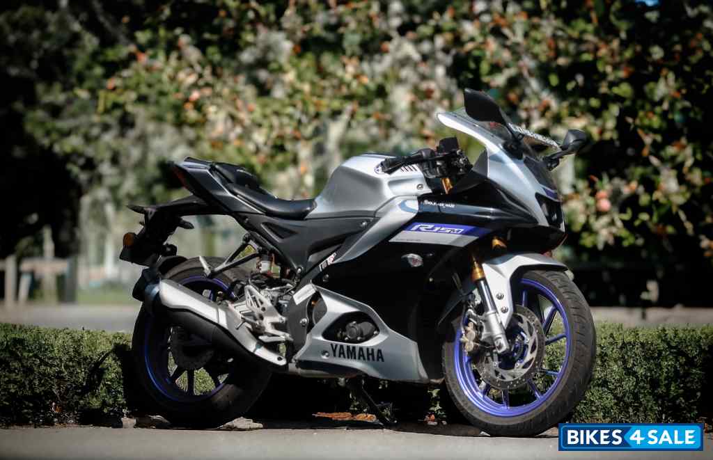 Yamaha R15M