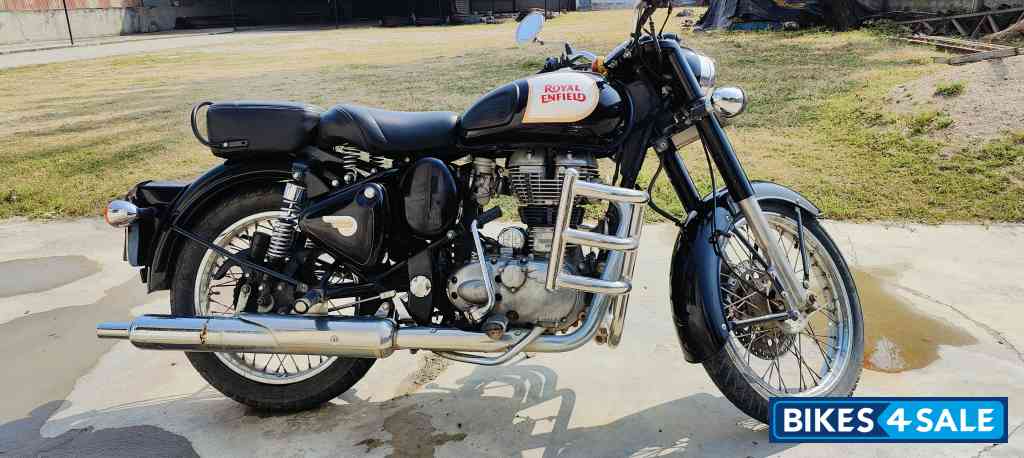 Black Royal Enfield Classic 350