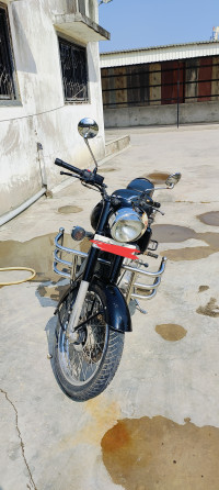 Black Royal Enfield Classic 350