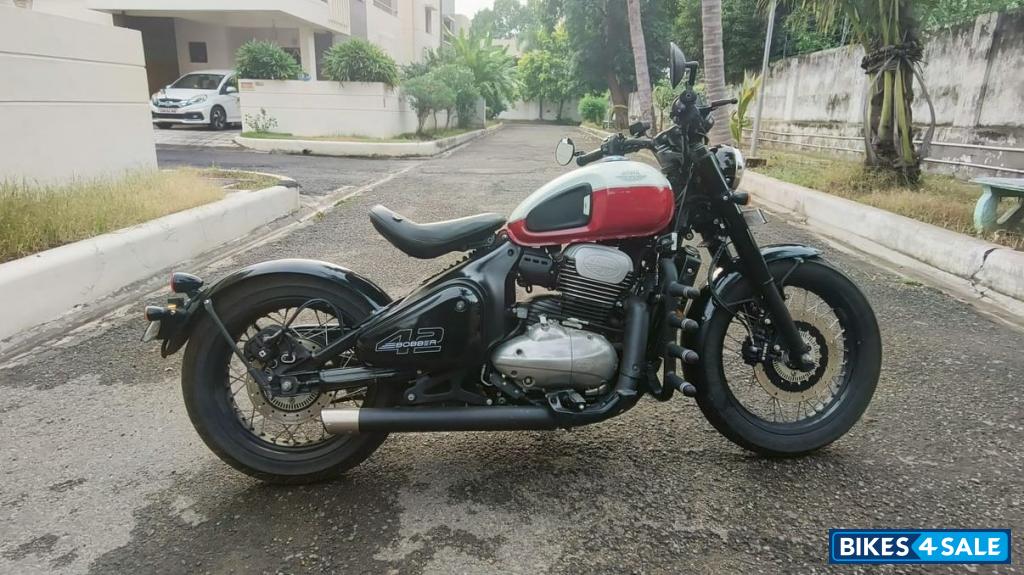 Jawa 42 Bobber Dual Channel ABS