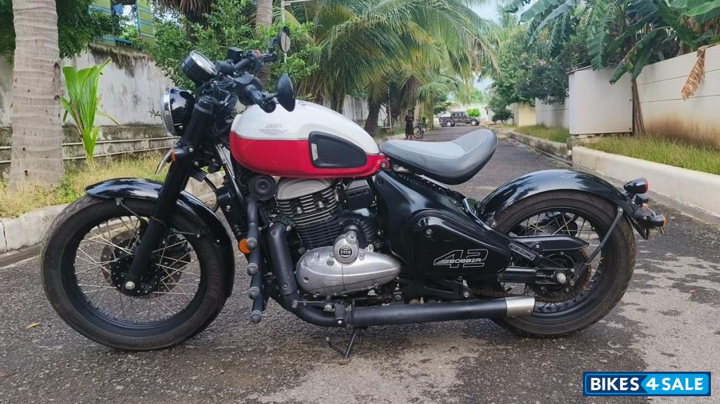 Jawa 42 Bobber Dual Channel ABS