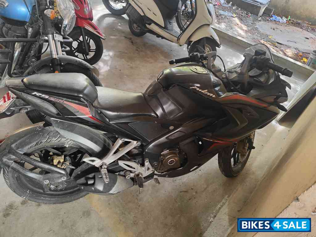 Bajaj Pulsar RS 200