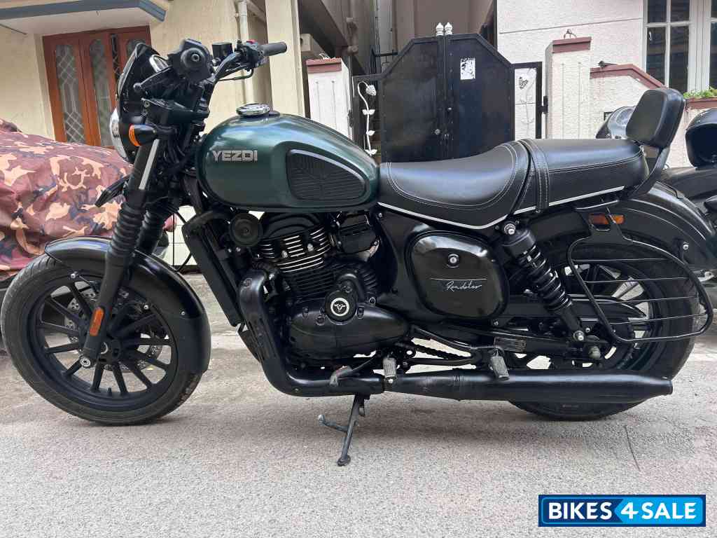 Hunter Green Yezdi Roadster Dark