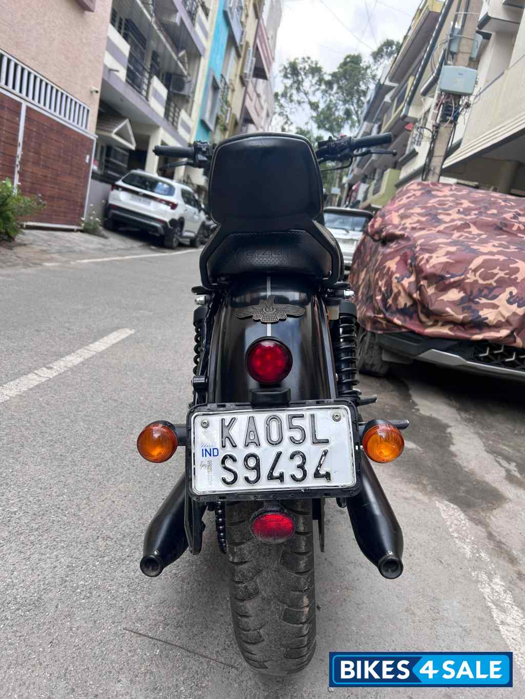 Hunter Green Yezdi Roadster Dark