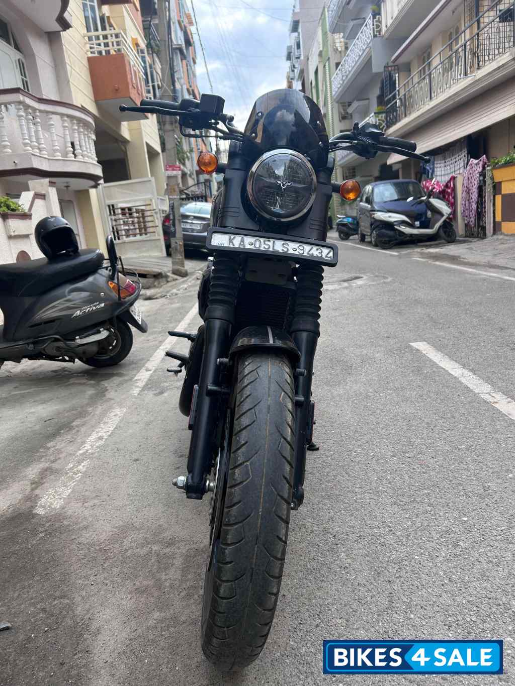 Hunter Green Yezdi Roadster Dark