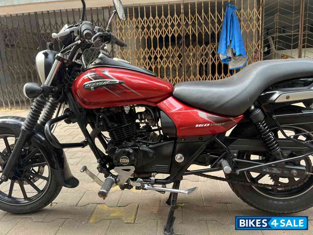 Red Bajaj Avenger Street 160