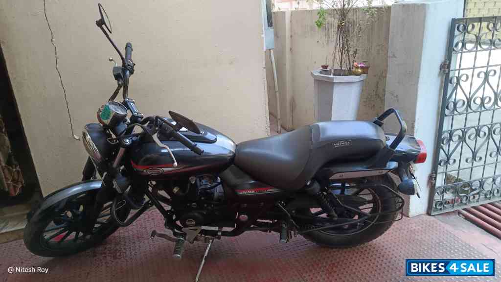 Black Bajaj Avenger Cruise 220