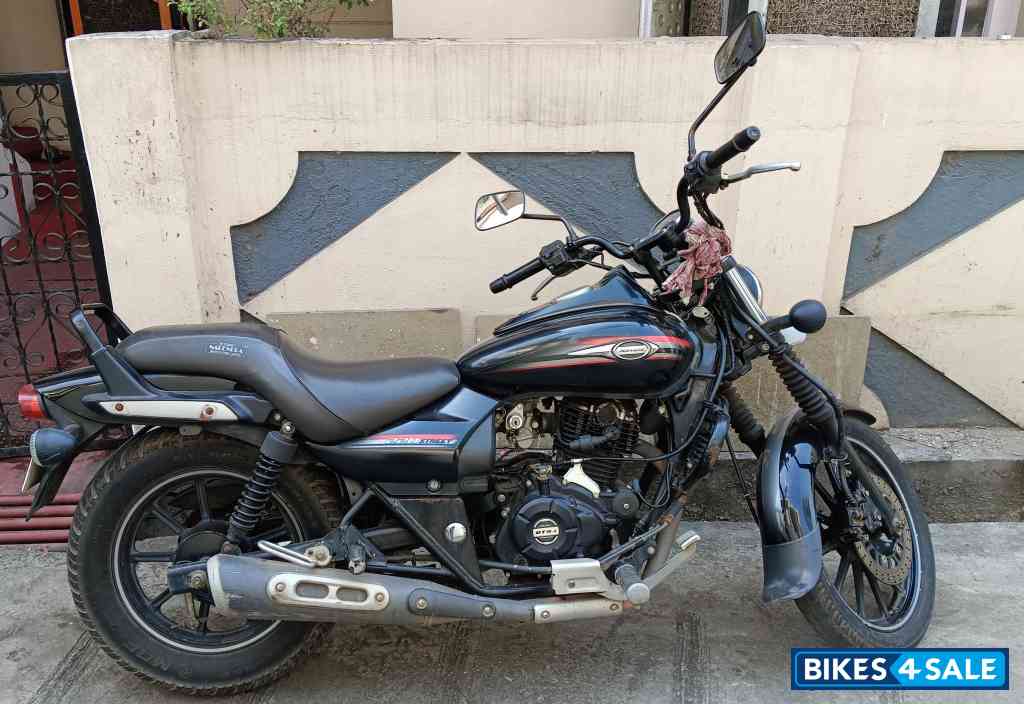 Black Bajaj Avenger Cruise 220