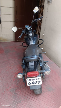 Black Bajaj Avenger Cruise 220