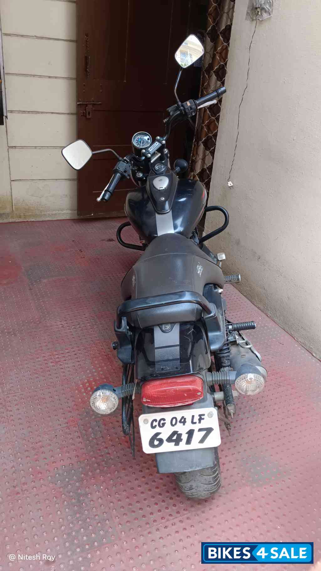 Black Bajaj Avenger Cruise 220