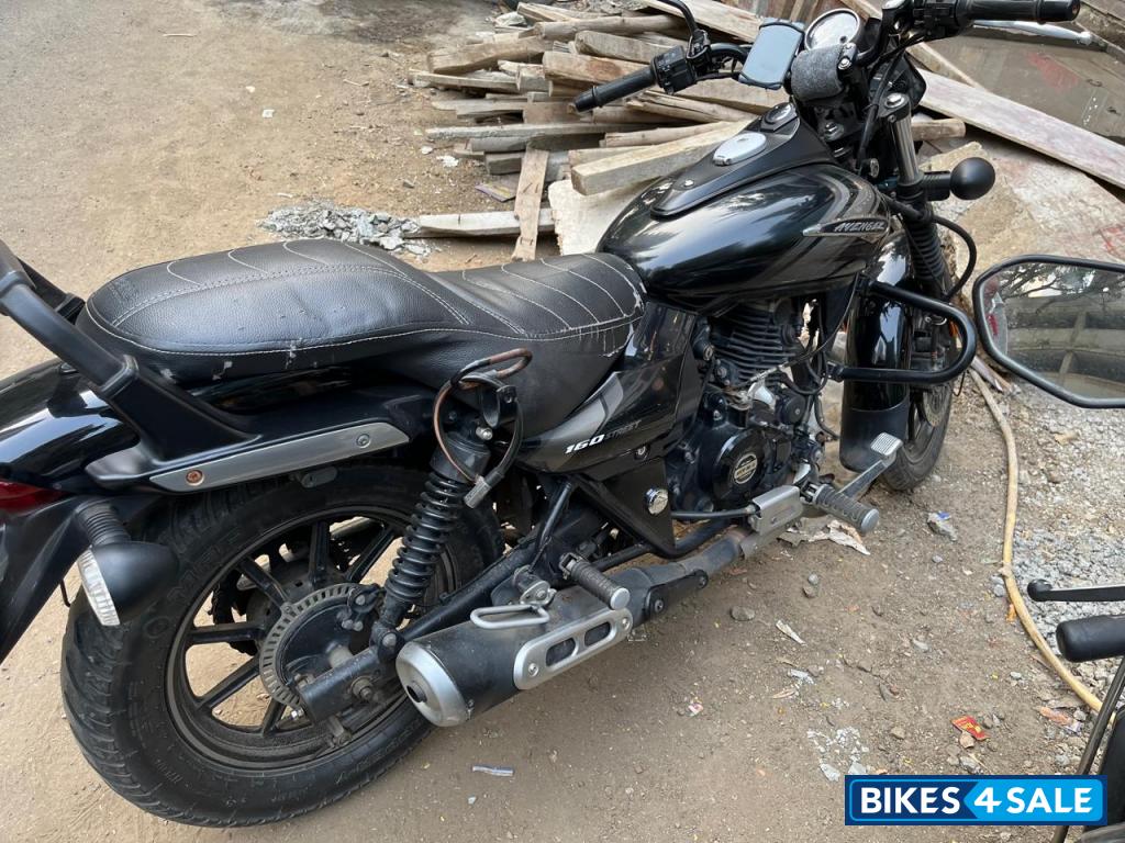 Black Bajaj Avenger Street 160 BS6