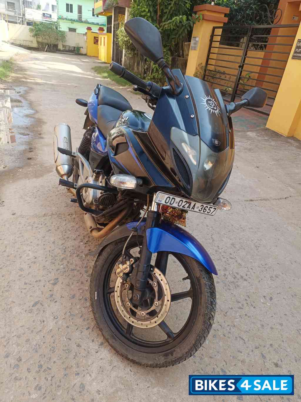 Black And Blue Bajaj Pulsar 220F