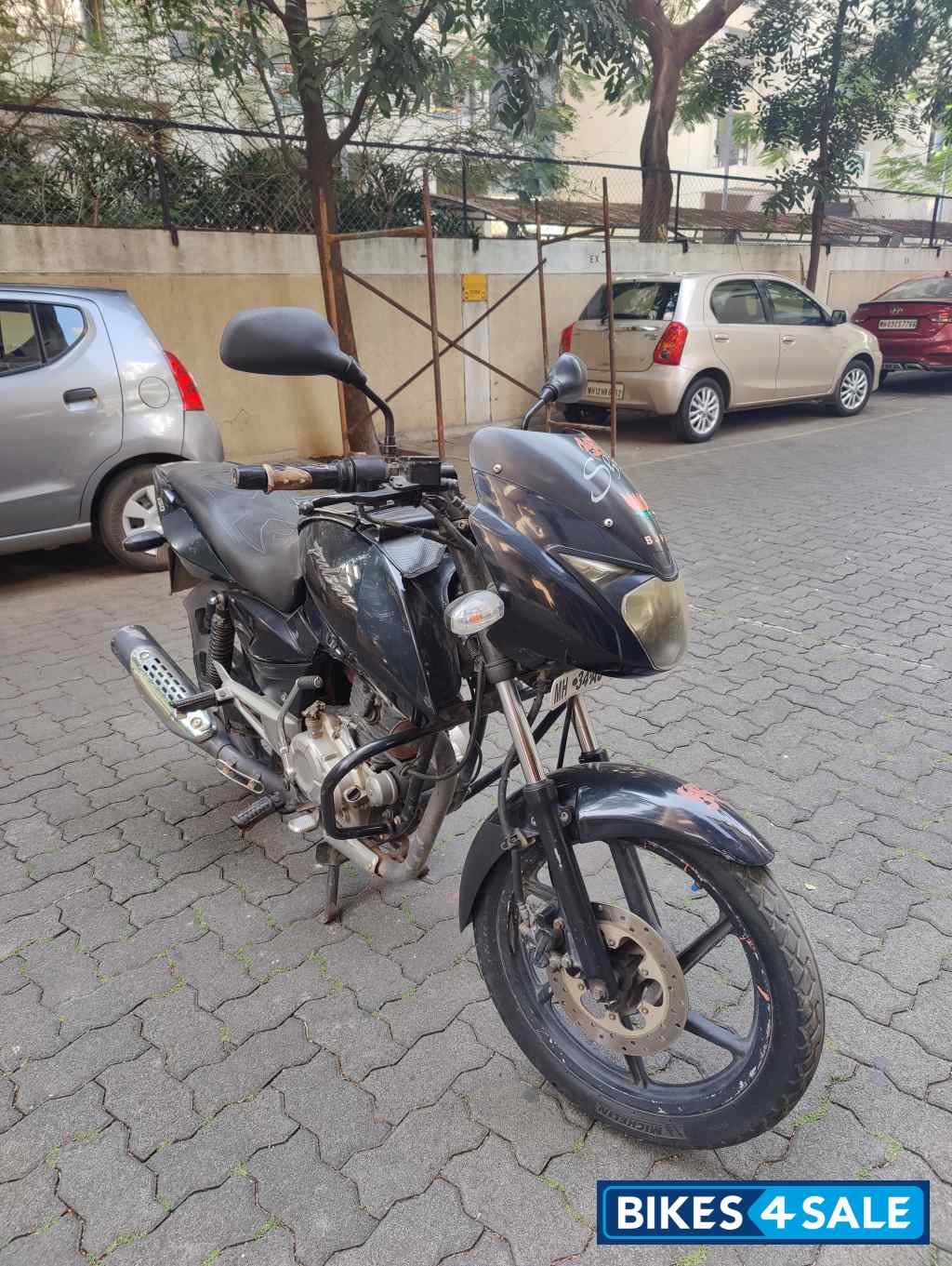 Black Bajaj Pulsar 150