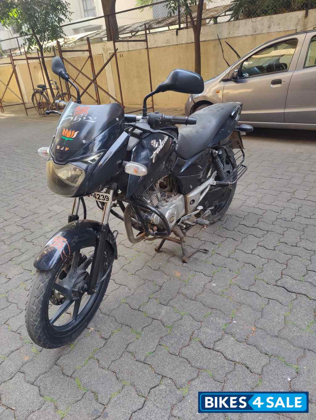 Black Bajaj Pulsar 150