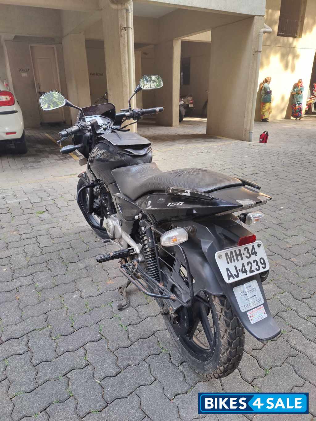 Black Bajaj Pulsar 150
