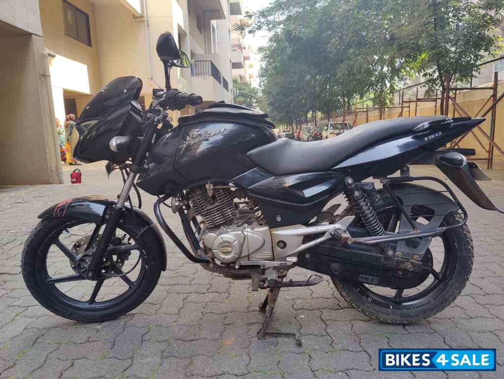 Black Bajaj Pulsar 150
