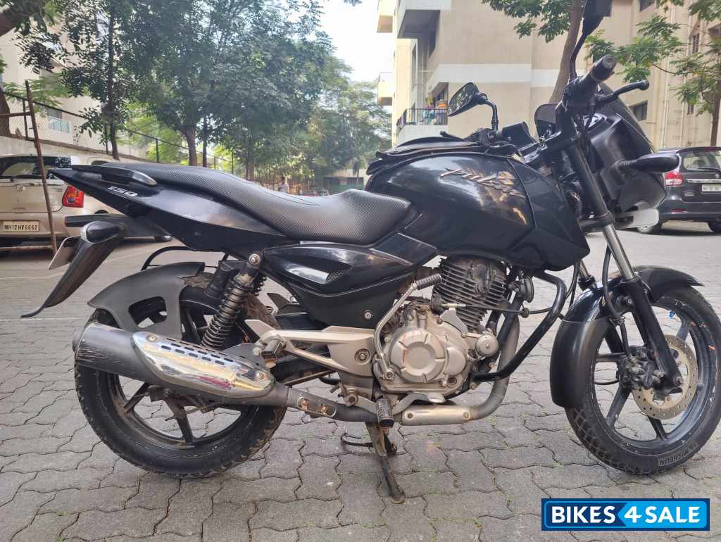 Black Bajaj Pulsar 150