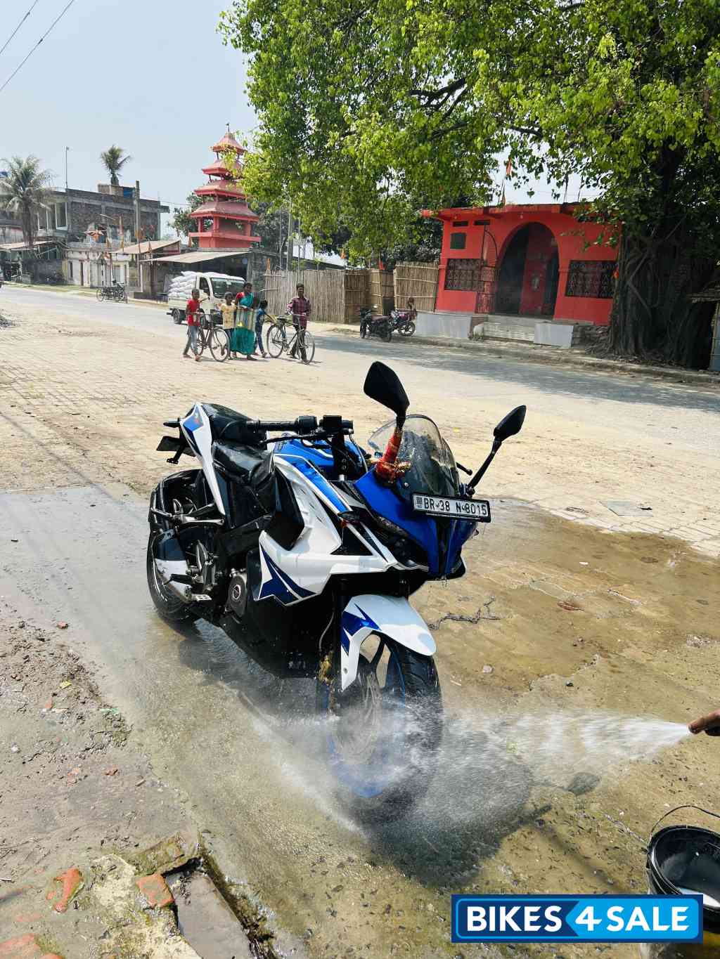 Bajaj Pulsar RS 200 ABS