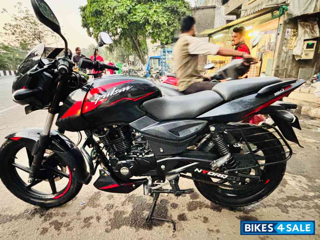 Black & Red Bajaj Pulsar 150 Twin Disc BS6