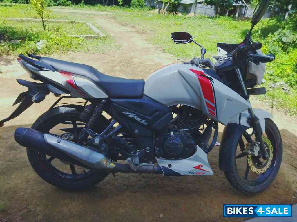 TVS Apache RTR 160 2V Racing Edition