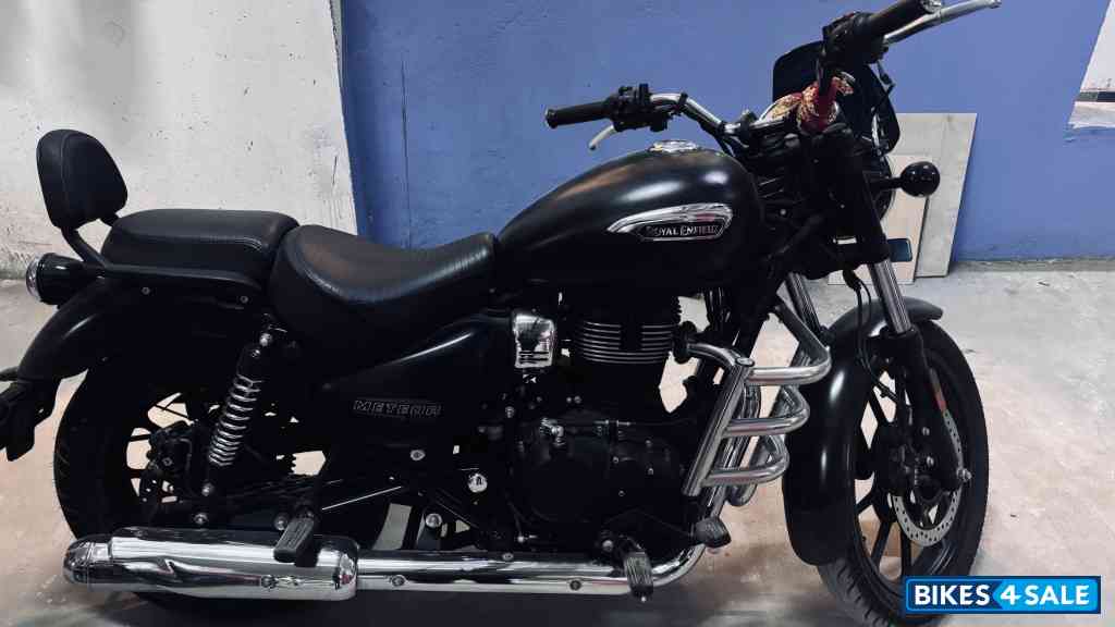 Matt Black Royal Enfield Meteor 350 Stellar