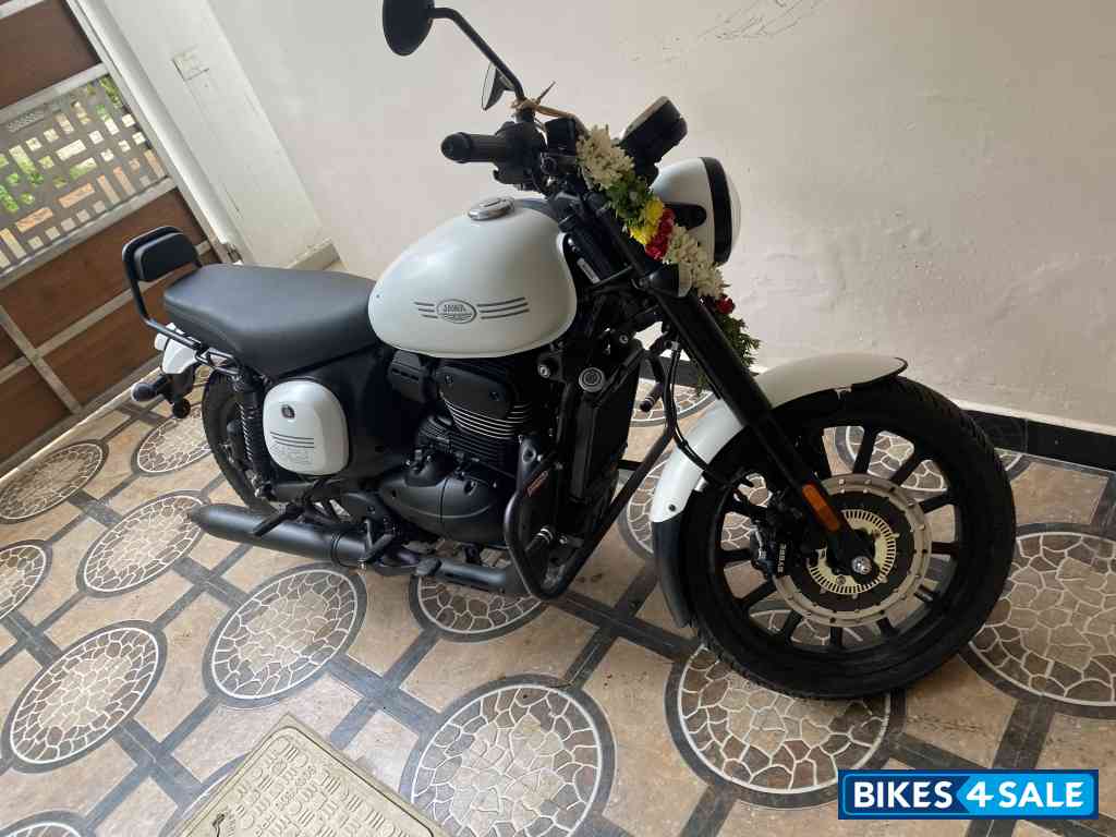 White Jawa 42 Dual Channel ABS Sirius White