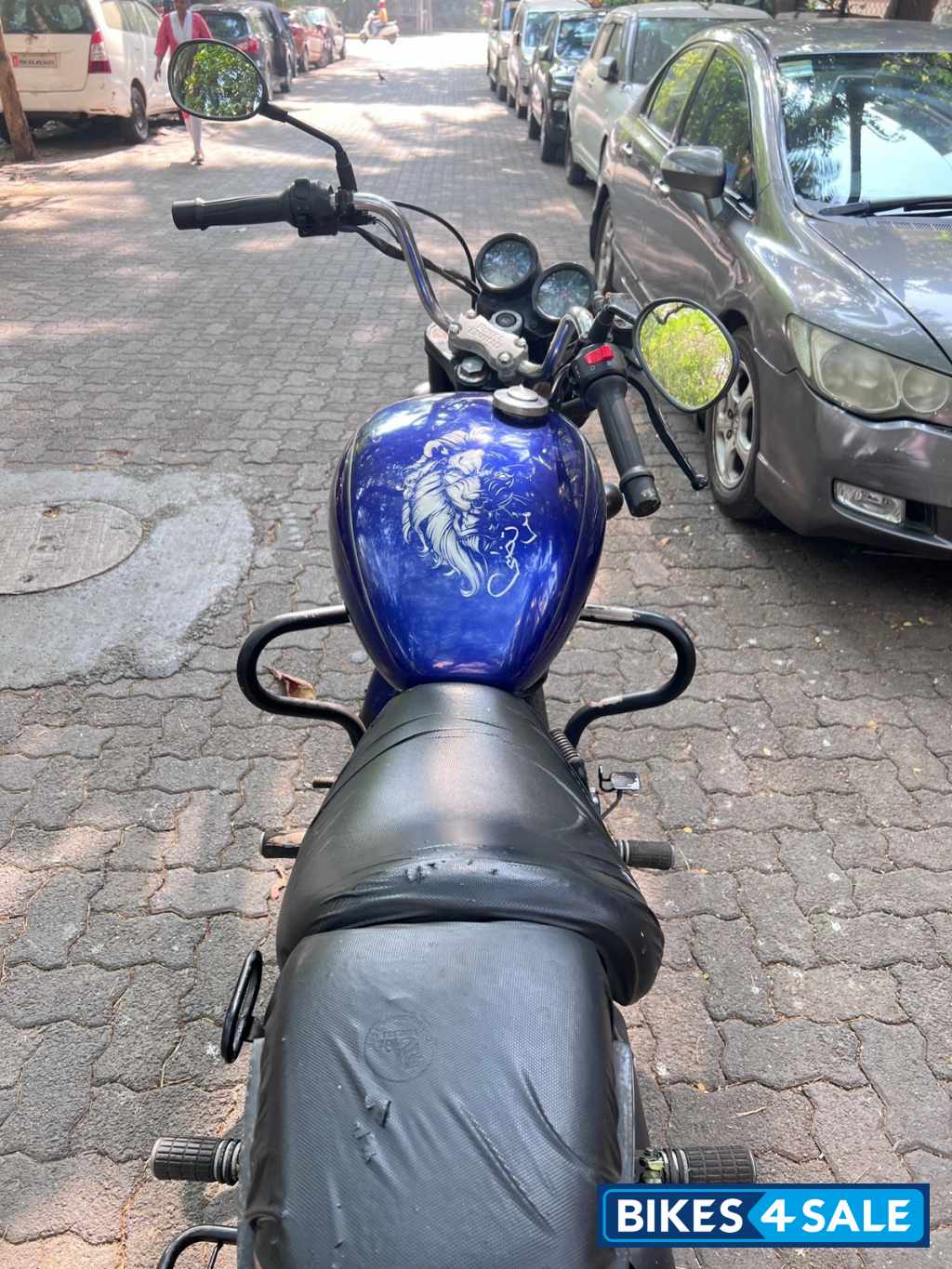 Blue Royal Enfield Thunderbird 350 Blue Royal Enfield Thunderbird 350