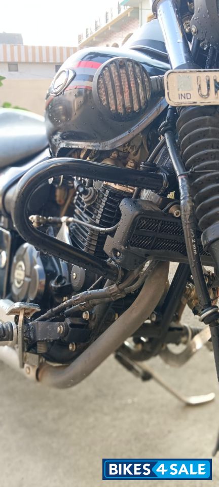 Mat Black Metallic Bajaj Avenger Street 220