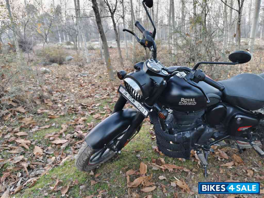 Stealth Black Royal Enfield Classic Stealth Black