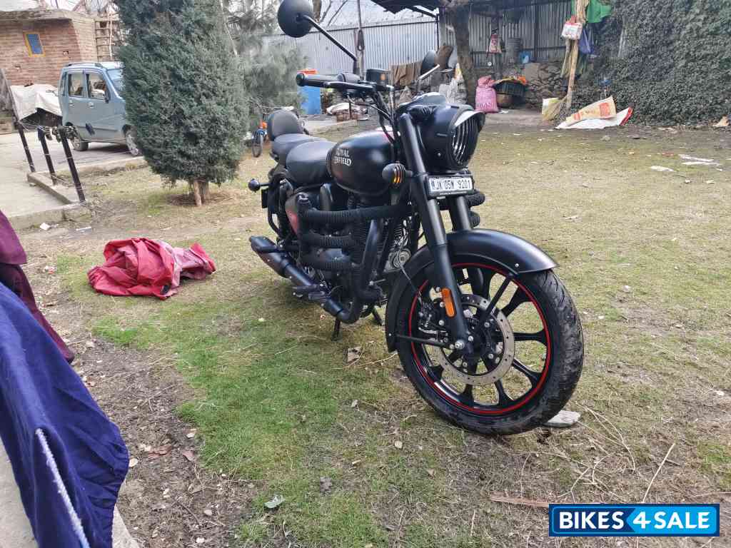 Stealth Black Royal Enfield Classic Stealth Black