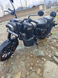 Stealth Black Royal Enfield Classic Stealth Black